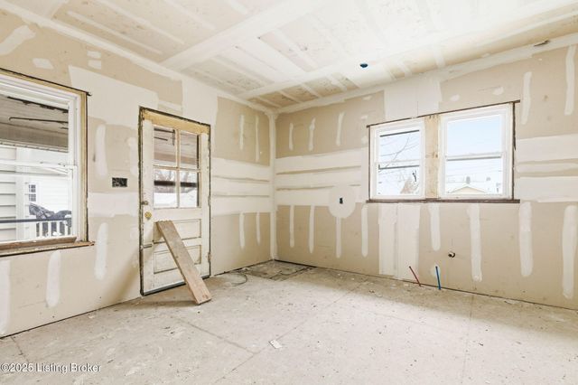 236 S 42nd St, Louisville, KY 40212