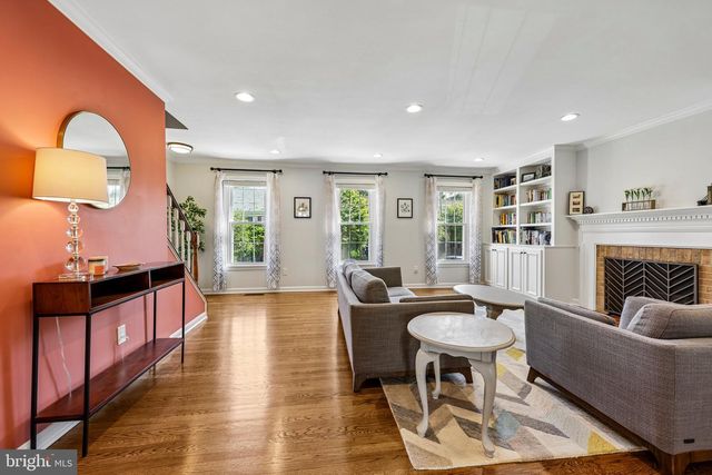 7438 HALLCREST DR, Mclean, VA 22102