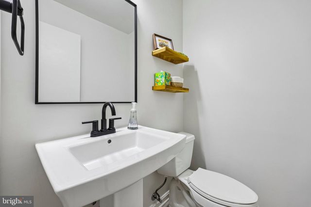 7438 HALLCREST DR, Mclean, VA 22102