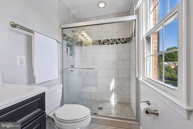 7438 HALLCREST DR, Mclean, VA 22102
