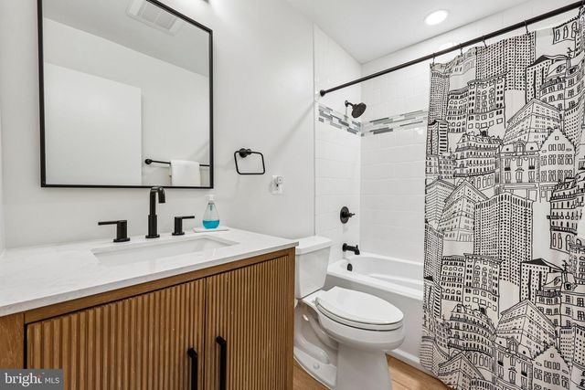 7438 HALLCREST DR, Mclean, VA 22102