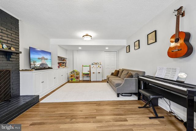 7438 HALLCREST DR, Mclean, VA 22102