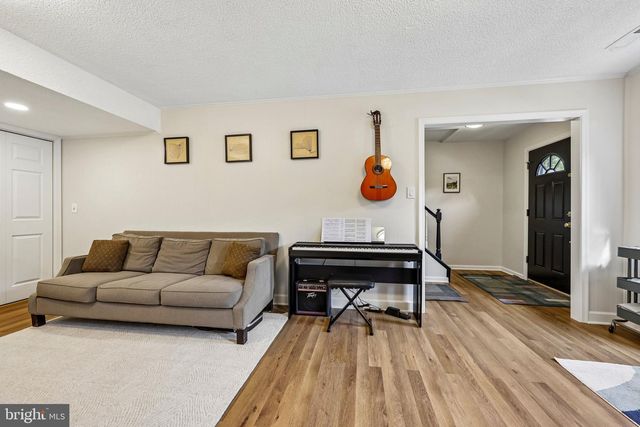 7438 HALLCREST DR, Mclean, VA 22102