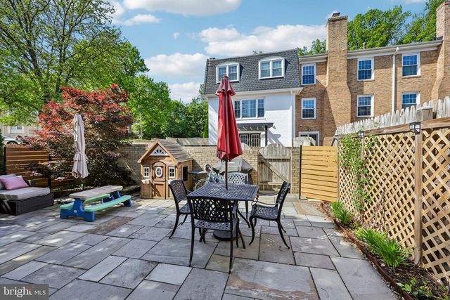 7438 HALLCREST DR, Mclean, VA 22102
