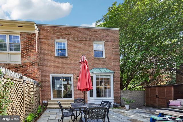 7438 HALLCREST DR, Mclean, VA 22102