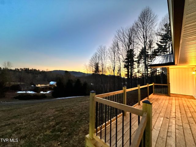 256 William Hawkins Lane, Mountain City, TN 37683