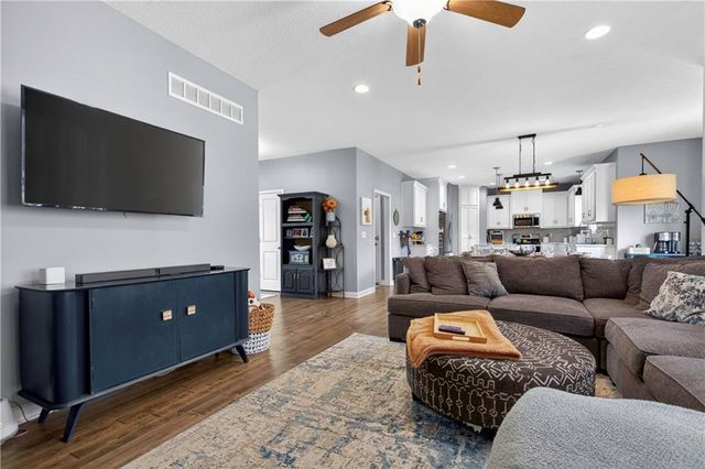 19609 W 197th Street, Spring Hill, KS 66083
