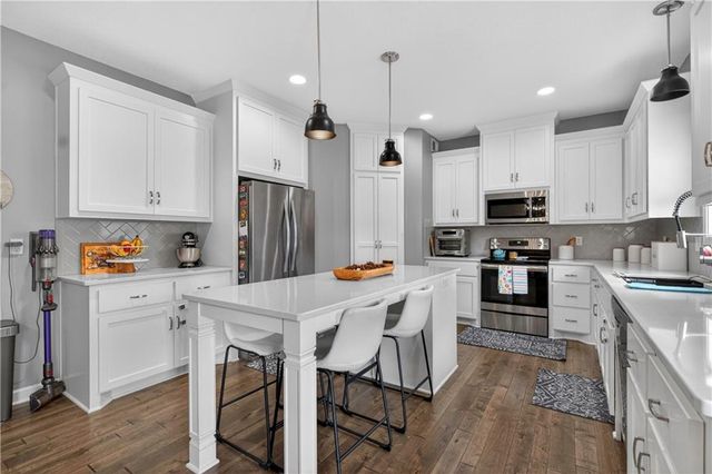 19609 W 197th Street, Spring Hill, KS 66083