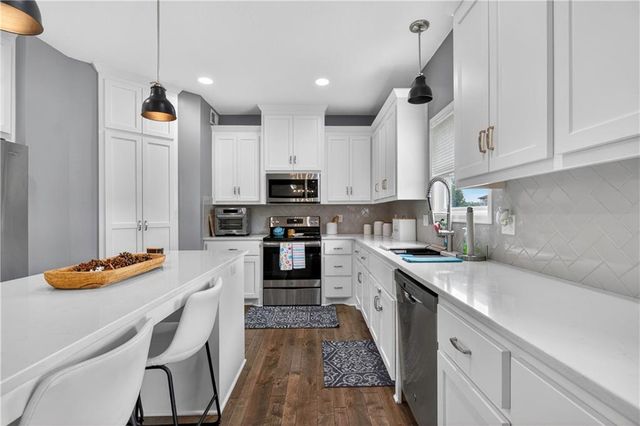 19609 W 197th Street, Spring Hill, KS 66083