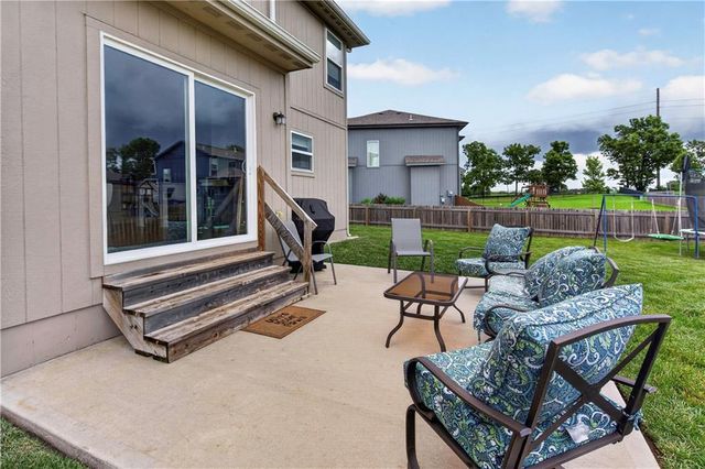 19609 W 197th Street, Spring Hill, KS 66083