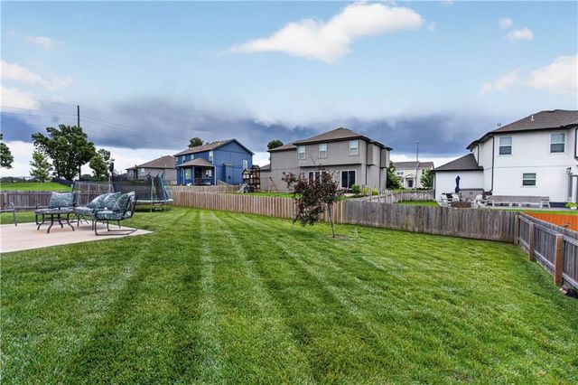 19609 W 197th Street, Spring Hill, KS 66083