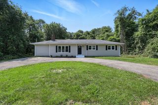 31 Highland Lane, West Springfield, MA 01089