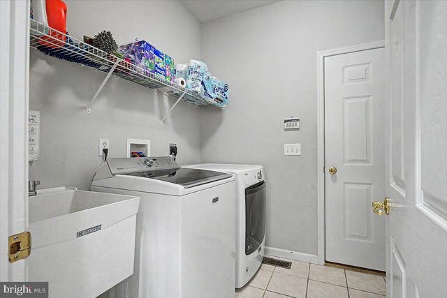 328 CARLISLE DR, Avondale, PA 19311