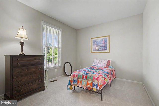 328 CARLISLE DR, Avondale, PA 19311