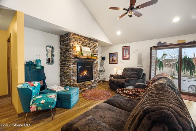 13439 N Shimmering Ct, Rathdrum, ID 83858