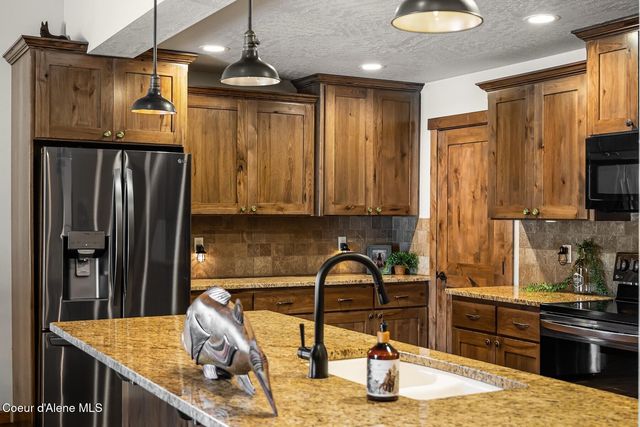 13439 N Shimmering Ct, Rathdrum, ID 83858