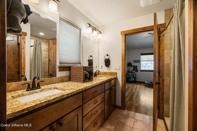 13439 N Shimmering Ct, Rathdrum, ID 83858