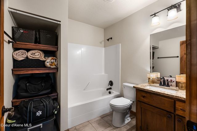 13439 N Shimmering Ct, Rathdrum, ID 83858