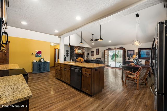 13439 N Shimmering Ct, Rathdrum, ID 83858