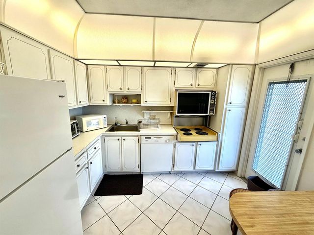 3150 N Palm Aire Drive 804, Pompano Beach, FL 33069