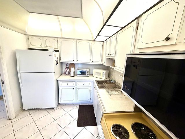 3150 N Palm Aire Drive 804, Pompano Beach, FL 33069