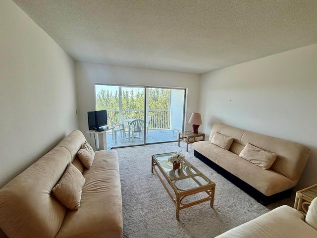 3150 N Palm Aire Drive 804, Pompano Beach, FL 33069