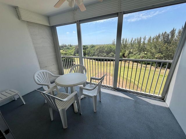 3150 N Palm Aire Drive 804, Pompano Beach, FL 33069