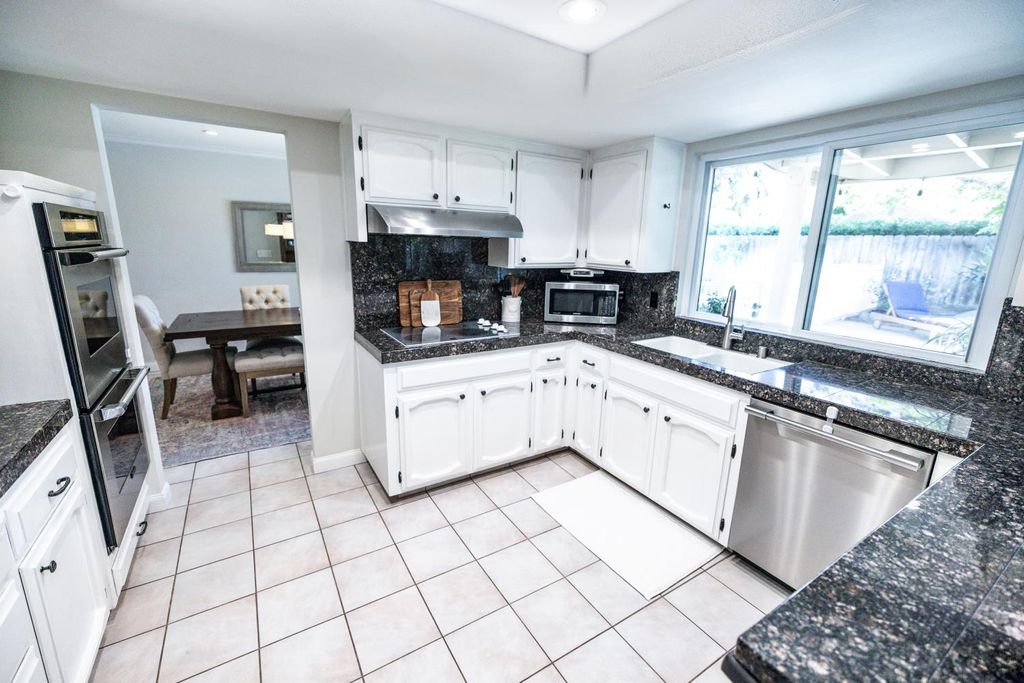 Image 14 of property listing at 8296 N Del Mar Avenue, Fresno, CA 93711