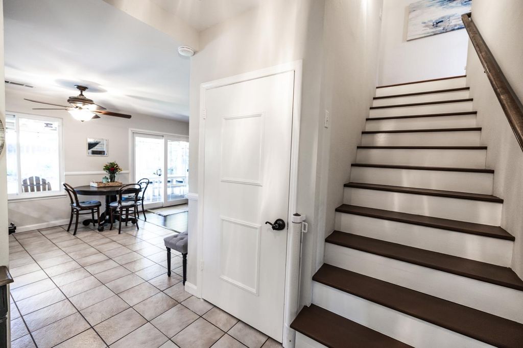Image 18 of property listing at 8296 N Del Mar Avenue, Fresno, CA 93711