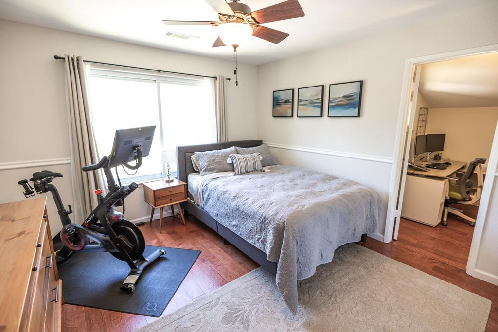 Image 19 of property listing at 8296 N Del Mar Avenue, Fresno, CA 93711
