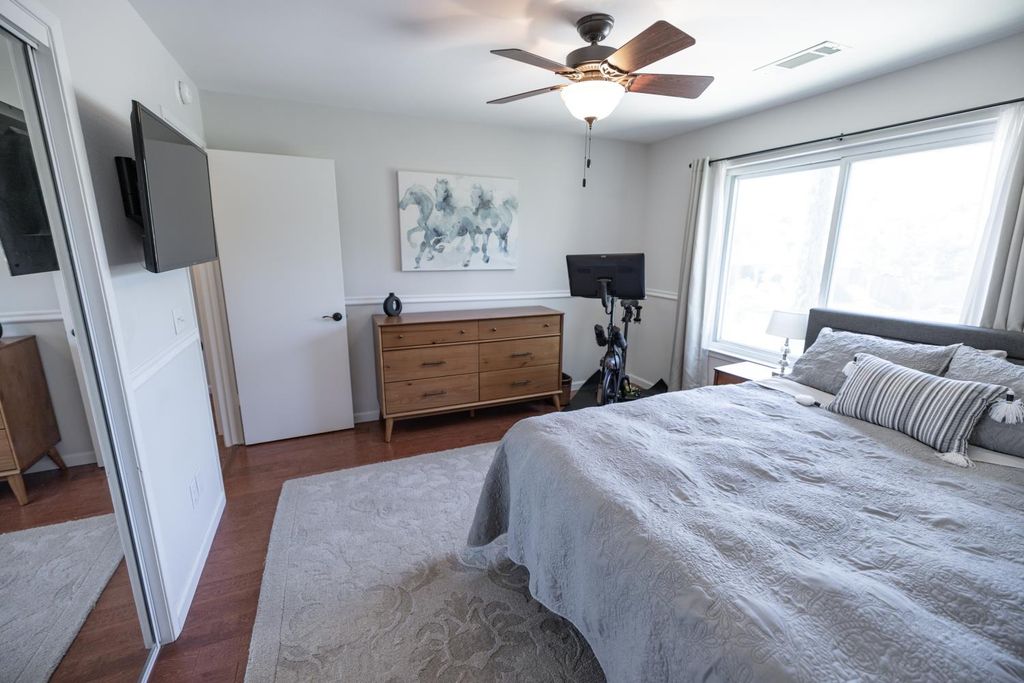 Image 20 of property listing at 8296 N Del Mar Avenue, Fresno, CA 93711