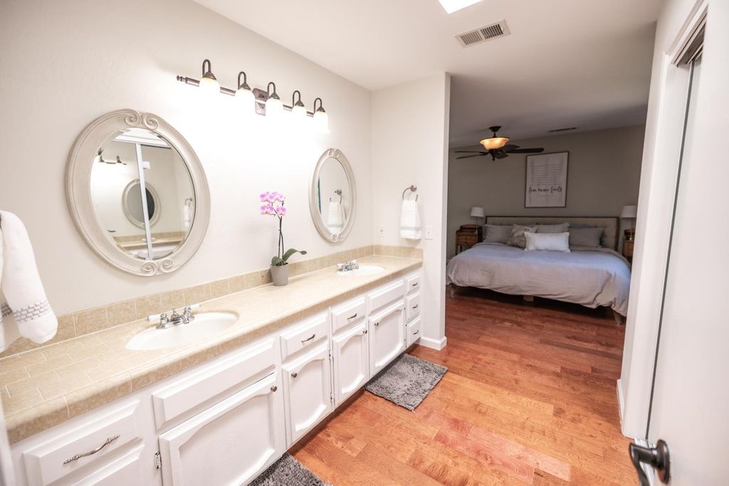 Image 30 of property listing at 8296 N Del Mar Avenue, Fresno, CA 93711