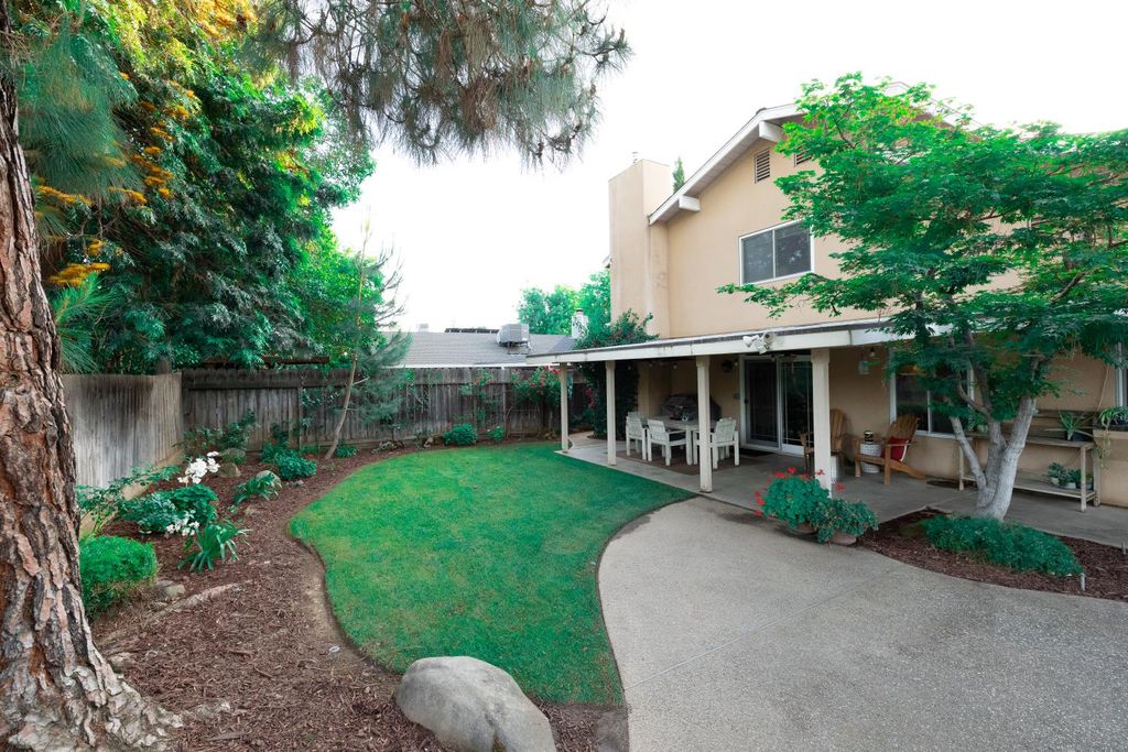Image 33 of property listing at 8296 N Del Mar Avenue, Fresno, CA 93711