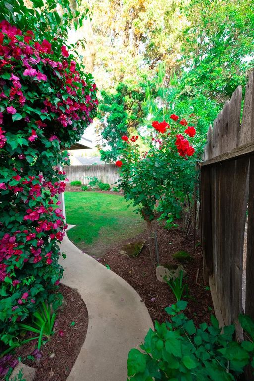 Image 34 of property listing at 8296 N Del Mar Avenue, Fresno, CA 93711