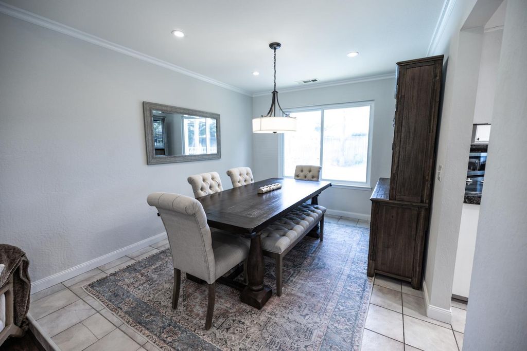Image 9 of property listing at 8296 N Del Mar Avenue, Fresno, CA 93711