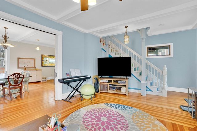 35 Day Ave, Northampton, MA 01060