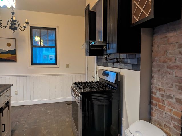 35 Day Ave, Northampton, MA 01060