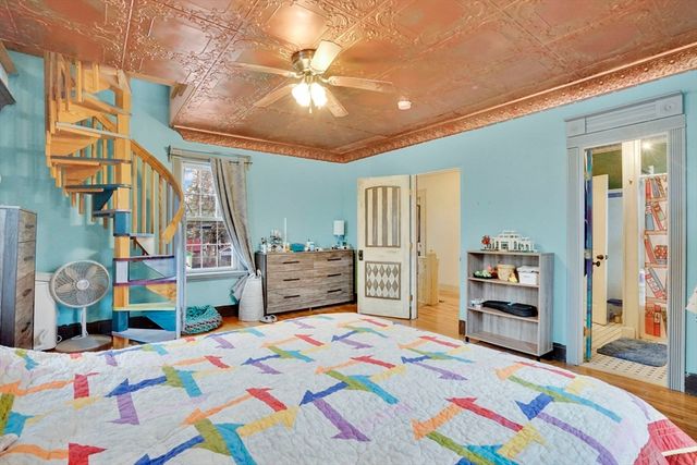 35 Day Ave, Northampton, MA 01060