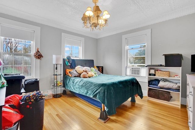 35 Day Ave, Northampton, MA 01060