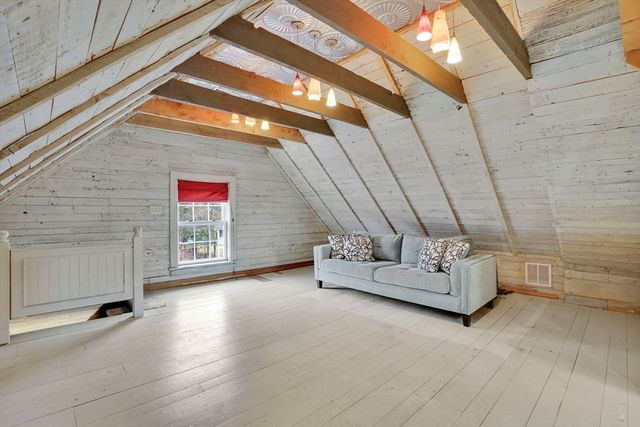 35 Day Ave, Northampton, MA 01060