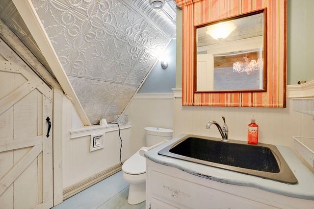 35 Day Ave, Northampton, MA 01060