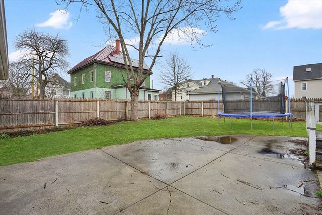 35 Day Ave, Northampton, MA 01060