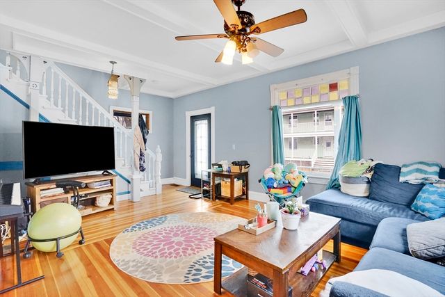 35 Day Ave, Northampton, MA 01060