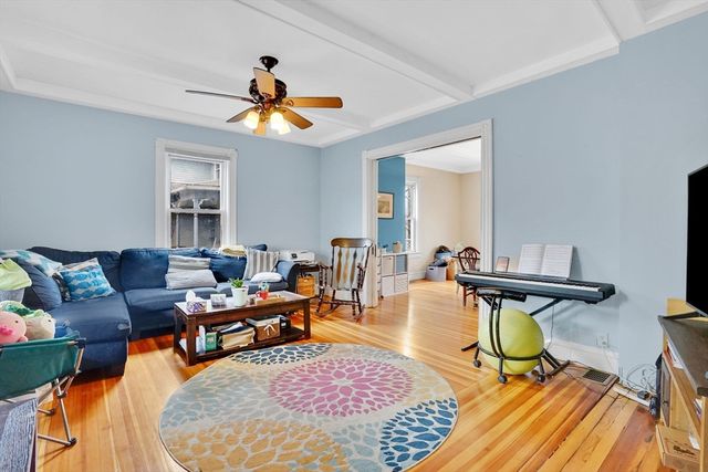 35 Day Ave, Northampton, MA 01060