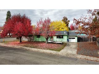 841 Nw LORI St, Winston, OR 97496