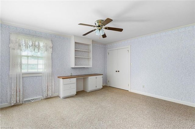 300 E Lee Avenue, Yadkinville, NC 27055