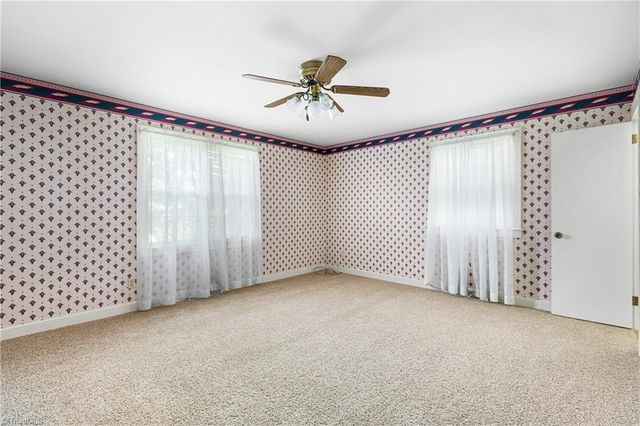 300 E Lee Avenue, Yadkinville, NC 27055