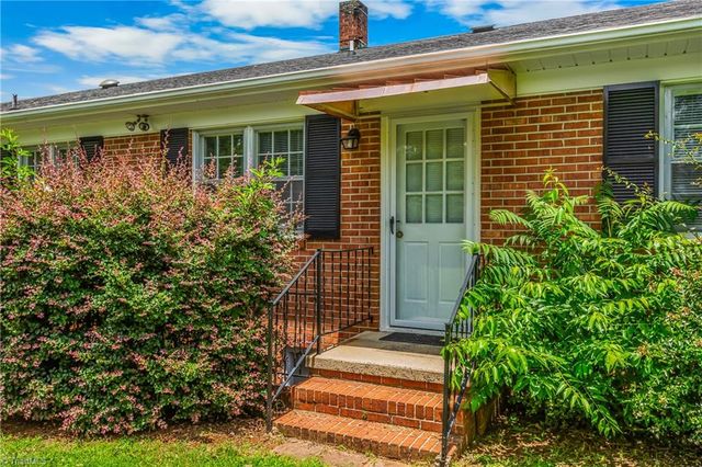 300 E Lee Avenue, Yadkinville, NC 27055