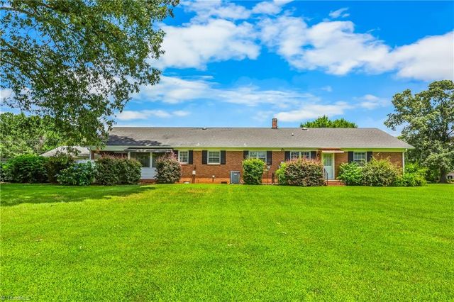 300 E Lee Avenue, Yadkinville, NC 27055