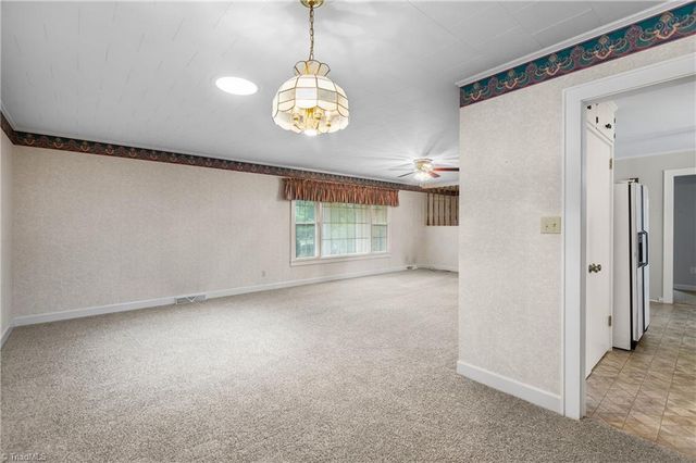 300 E Lee Avenue, Yadkinville, NC 27055